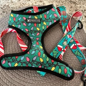 French bulldog SUPER CUTE Christmas harness and leash. To small for my pup.